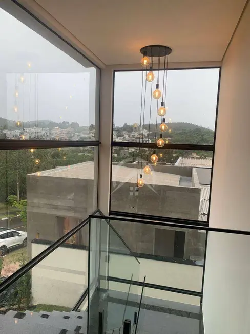 Sobrado com 3 quartos à venda, 350m2 em Rio Abaixo, Atibaia - SP - imagem 4 Foto 4 de Sobrado com 3 quartos à venda, 350m2 em Rio Abaixo, Atibaia - SP