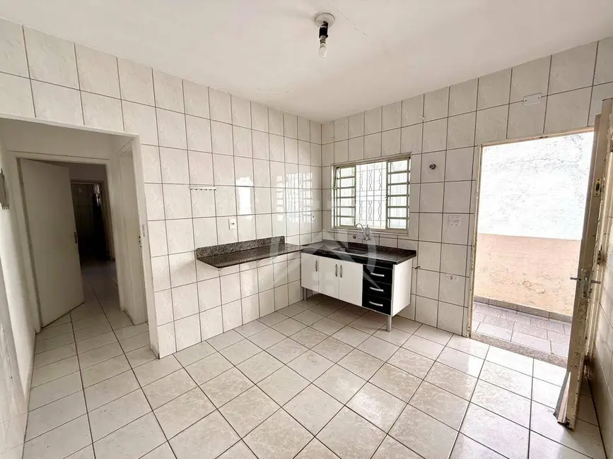 Foto 2 de Casa com 2 quartos para alugar, 150m2 em Alvinópolis, Atibaia - SP