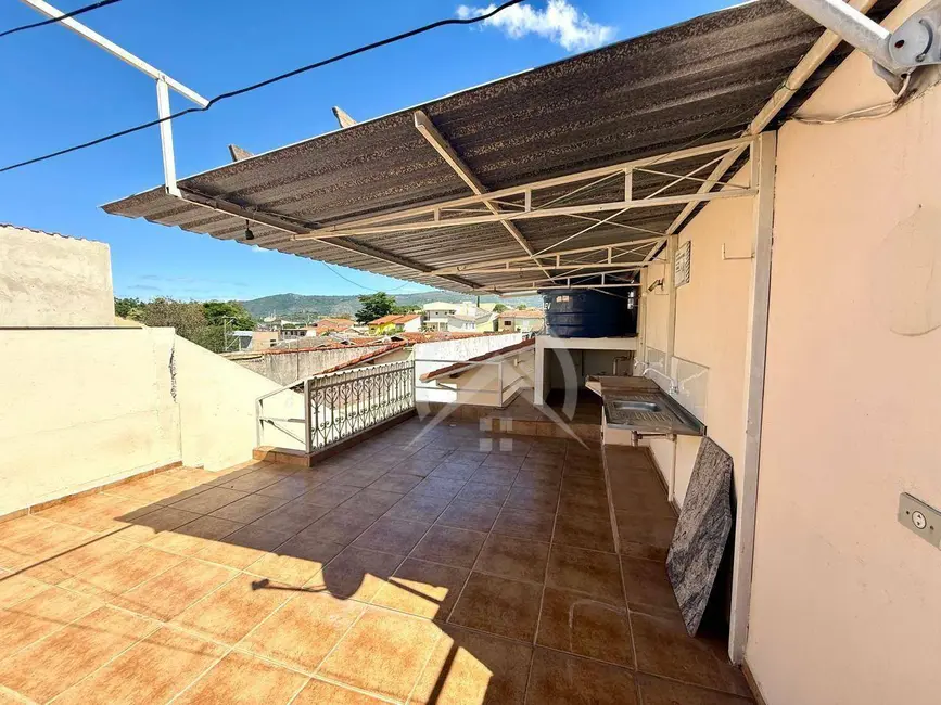 Foto 1 de Casa com 2 quartos para alugar, 150m2 em Alvinópolis, Atibaia - SP
