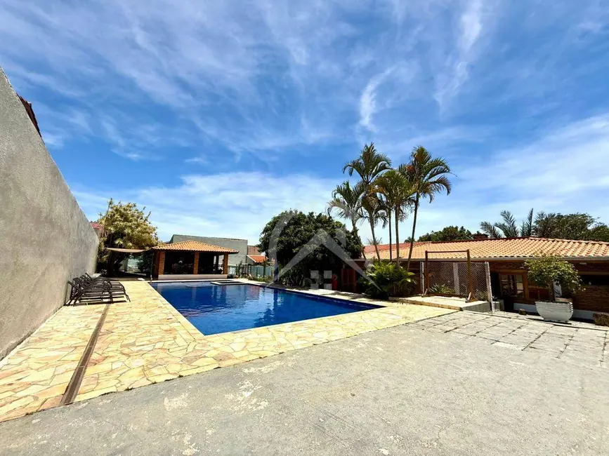 Foto 1 de Chácara com 2 quartos para alugar, 400m2 em Atibaia - SP