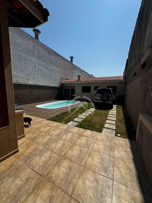 Casa com 2 quartos à venda, 225m2 em Atibaia Jardim, Atibaia - SP - imagem 1 Foto 1 de Casa com 2 quartos à venda, 225m2 em Atibaia Jardim, Atibaia - SP