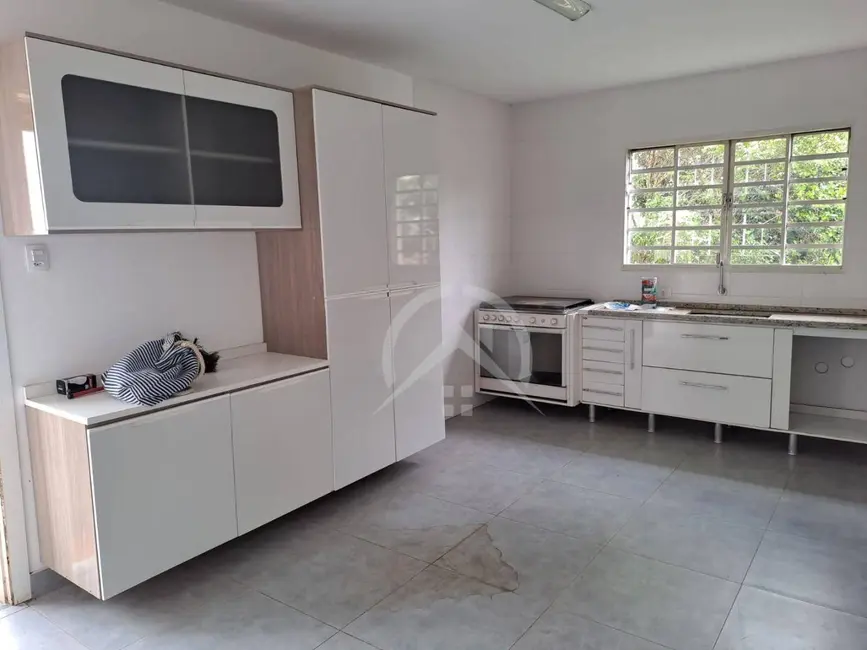 Foto 2 de Casa com 2 quartos para alugar, 750m2 em Jardim dos Pinheiros, Atibaia - SP
