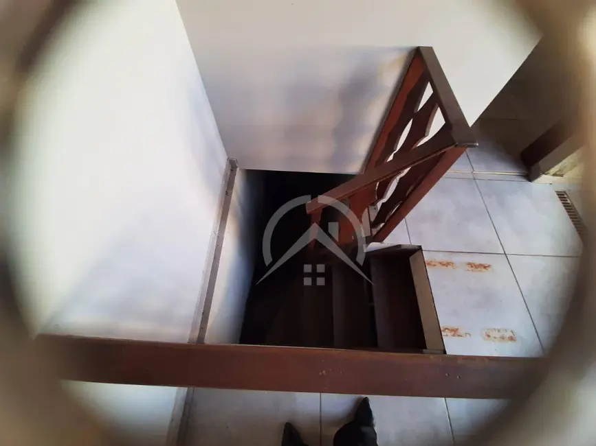 Casa com 3 quartos para alugar, 300m2 em Vila Santista, Atibaia - SP - imagem 5 Foto 5 de Casa com 3 quartos para alugar, 300m2 em Vila Santista, Atibaia - SP