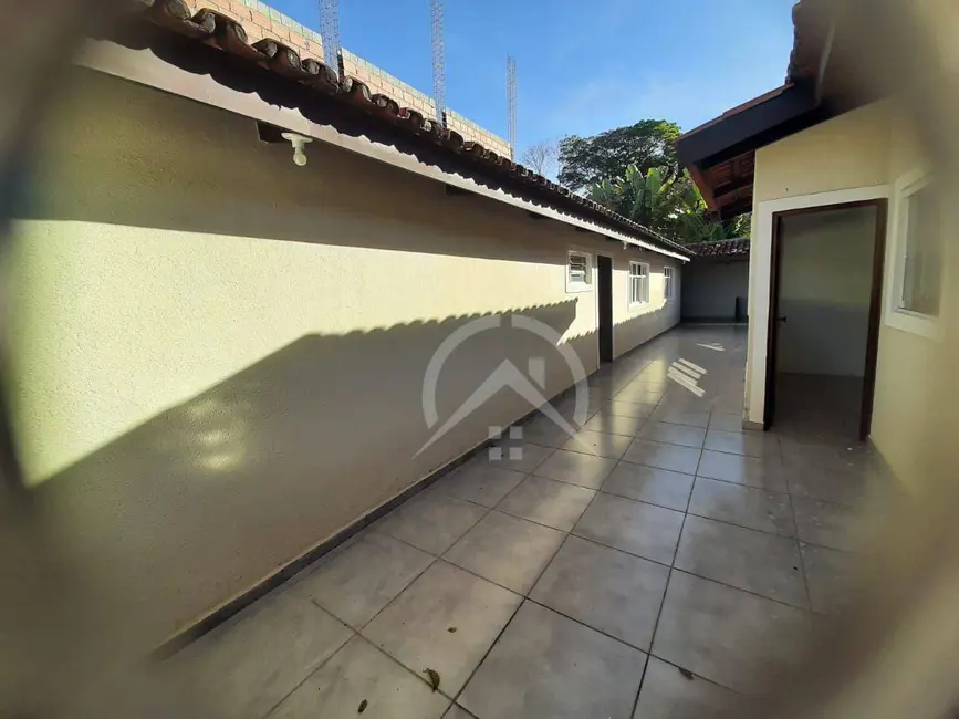 Casa com 3 quartos para alugar, 300m2 em Vila Santista, Atibaia - SP - imagem 3 Foto 3 de Casa com 3 quartos para alugar, 300m2 em Vila Santista, Atibaia - SP