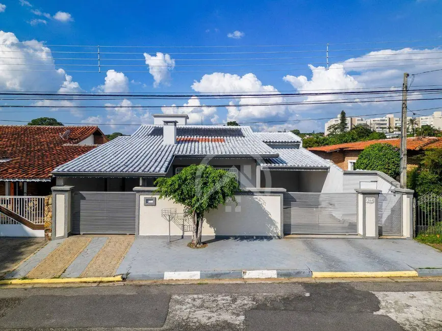 Foto 1 de Casa com 4 quartos à venda, 300m2 em Jardim Tapajós, Atibaia - SP