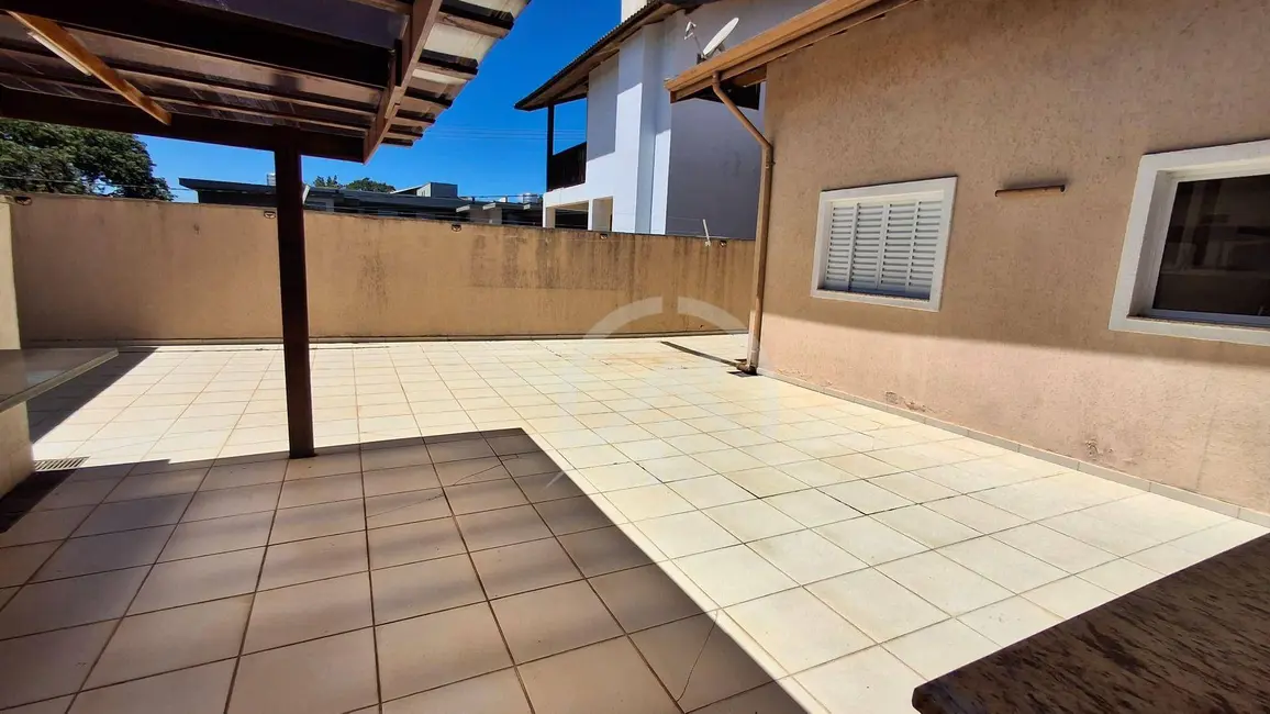 Casa com 3 quartos à venda e para alugar, 350m2 em Atibaia - SP - imagem 5 Foto 5 de Casa com 3 quartos à venda e para alugar, 350m2 em Atibaia - SP