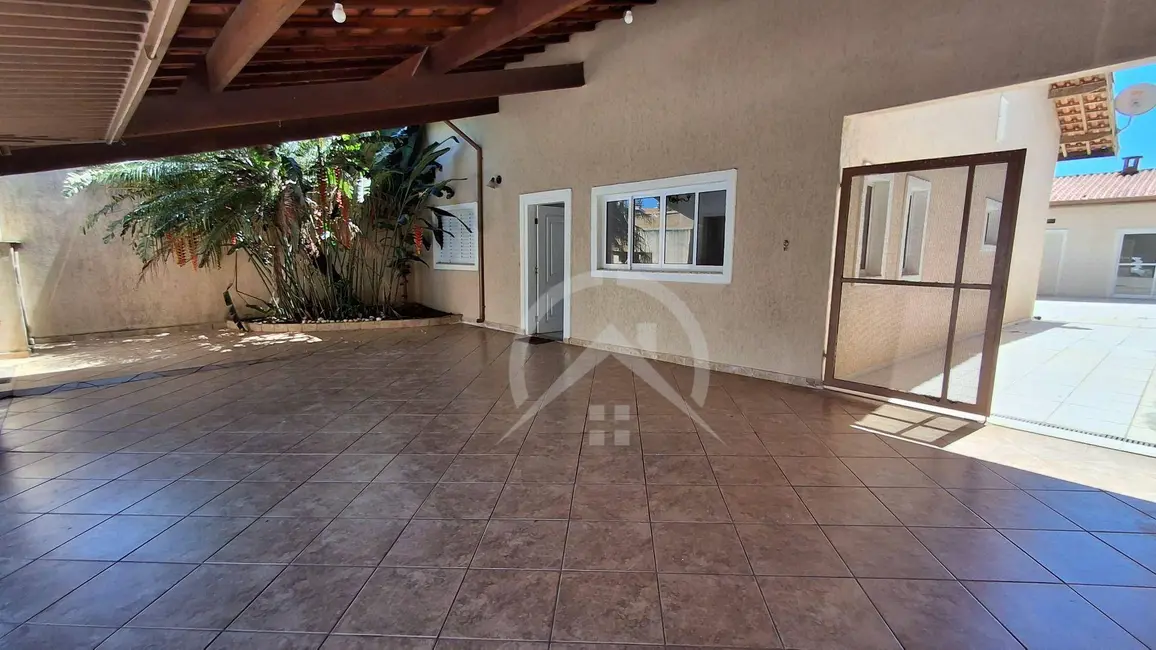 Casa com 3 quartos à venda e para alugar, 350m2 em Atibaia - SP - imagem 1 Foto 1 de Casa com 3 quartos à venda e para alugar, 350m2 em Atibaia - SP