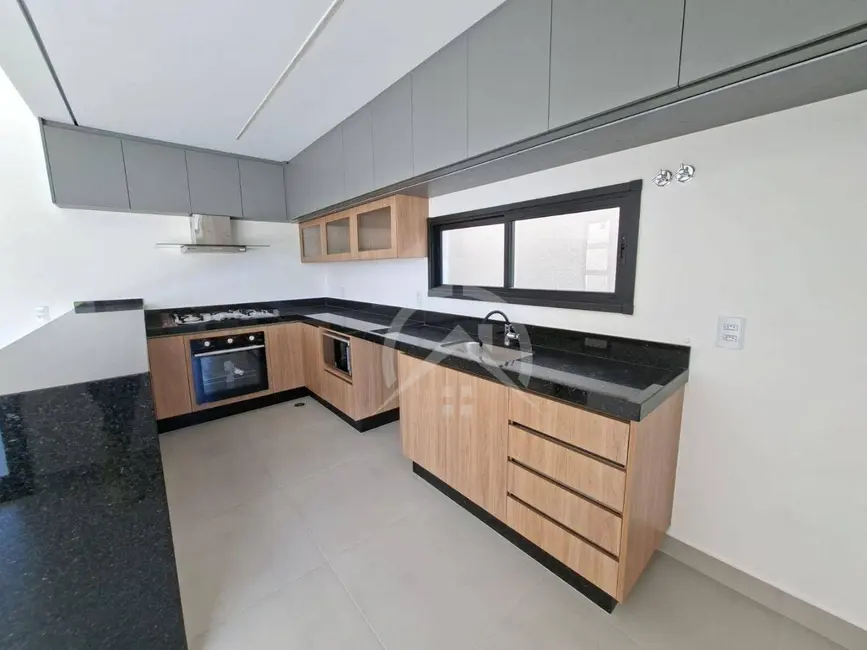 Casa de Condomínio com 3 quartos para alugar, 250m2 em Vila Santista, Atibaia - SP - imagem 8 Foto 8 de Casa de Condomínio com 3 quartos para alugar, 250m2 em Vila Santista, Atibaia - SP