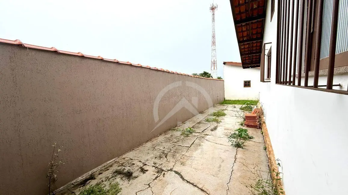 Casa com 4 quartos para alugar, 1000m2 em Vila Santista, Atibaia - SP - imagem 5 Foto 5 de Casa com 4 quartos para alugar, 1000m2 em Vila Santista, Atibaia - SP