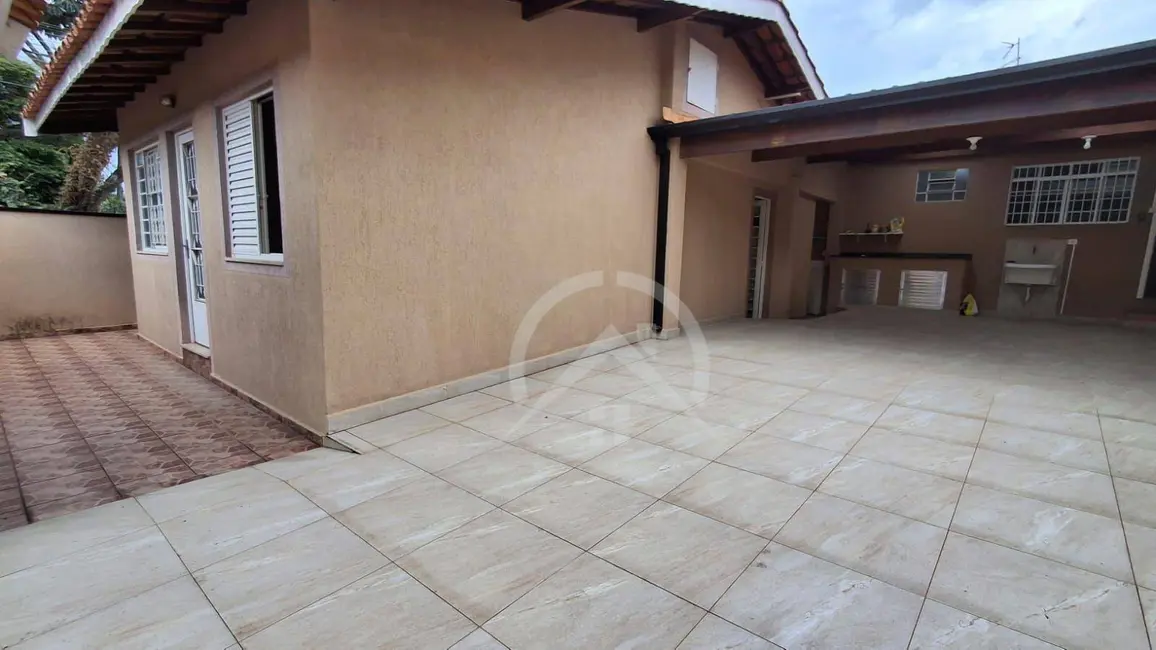 Casa com 3 quartos para alugar, 200m2 em Atibaia - SP - imagem 2 Foto 2 de Casa com 3 quartos para alugar, 200m2 em Atibaia - SP