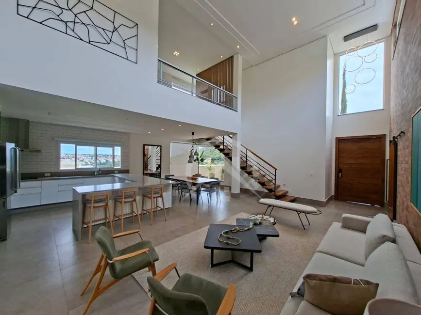 Foto 1 de Casa com 4 quartos à venda, 822m2 em Atibaia - SP