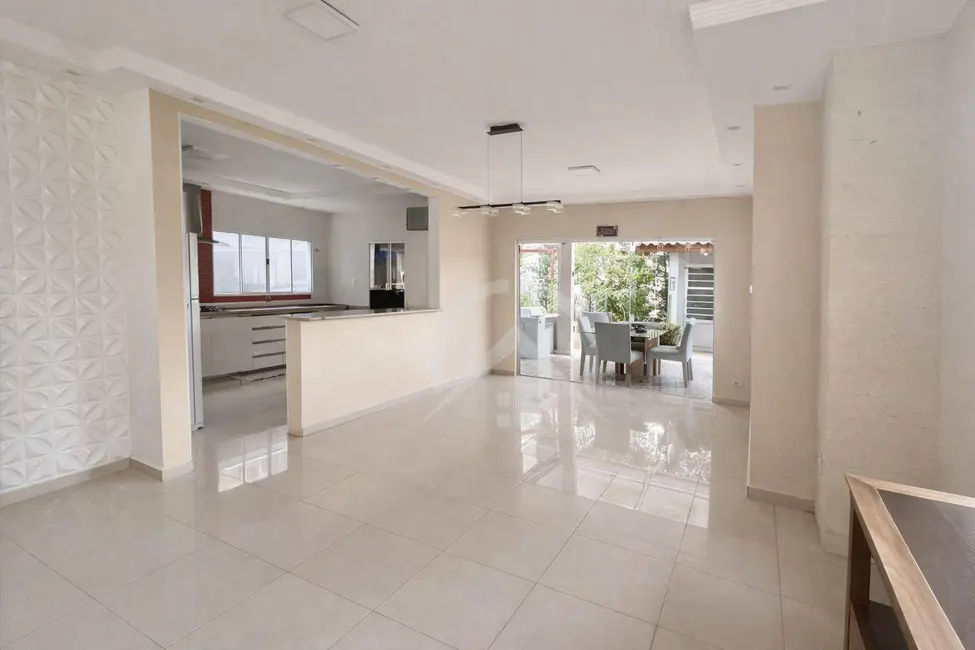 Foto 3 de Casa com 3 quartos à venda, 360m2 em Jardim Maristela, Atibaia - SP