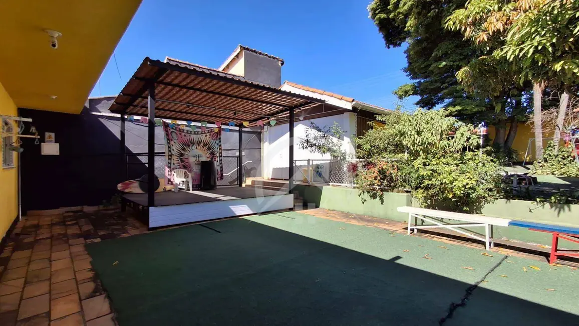 Casa com 3 quartos para alugar, 550m2 em Atibaia - SP - imagem 1 Foto 1 de Casa com 3 quartos para alugar, 550m2 em Atibaia - SP