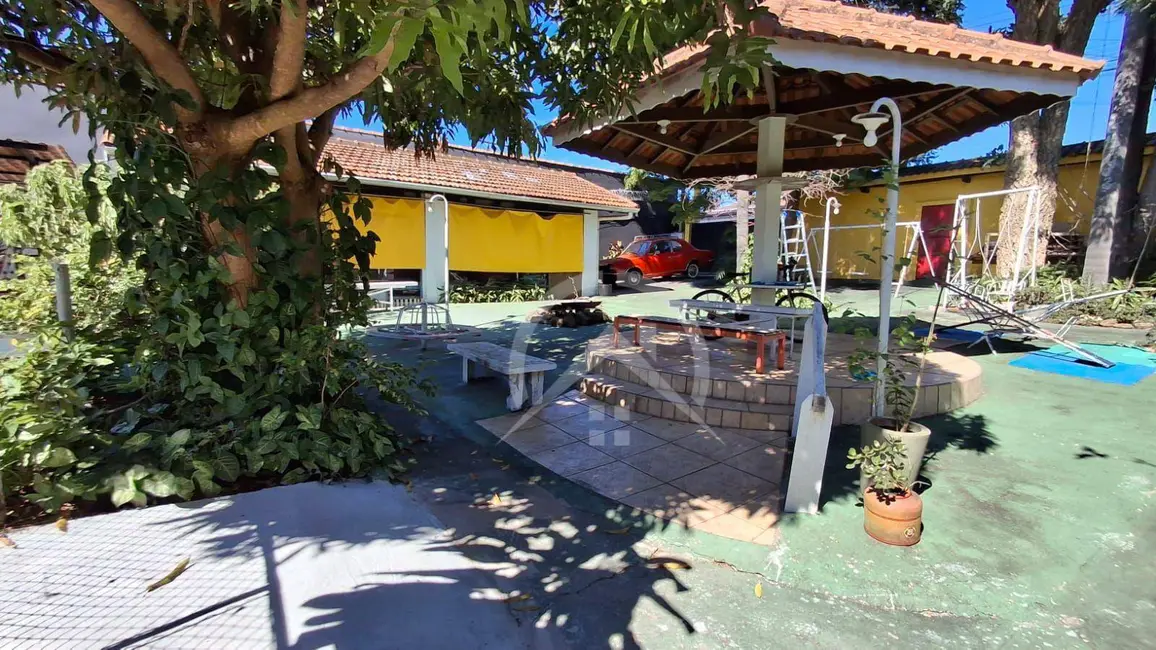 Casa com 3 quartos para alugar, 550m2 em Atibaia - SP - imagem 2 Foto 2 de Casa com 3 quartos para alugar, 550m2 em Atibaia - SP