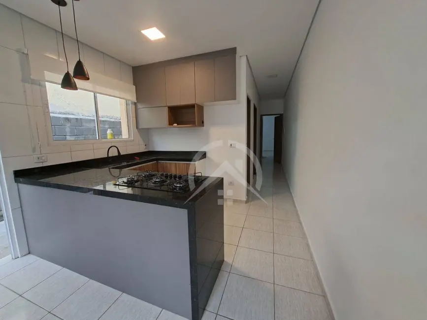 Casa com 2 quartos para alugar, 185m2 em Jardim Santo Antônio, Atibaia - SP - imagem 3 Foto 3 de Casa com 2 quartos para alugar, 185m2 em Jardim Santo Antônio, Atibaia - SP