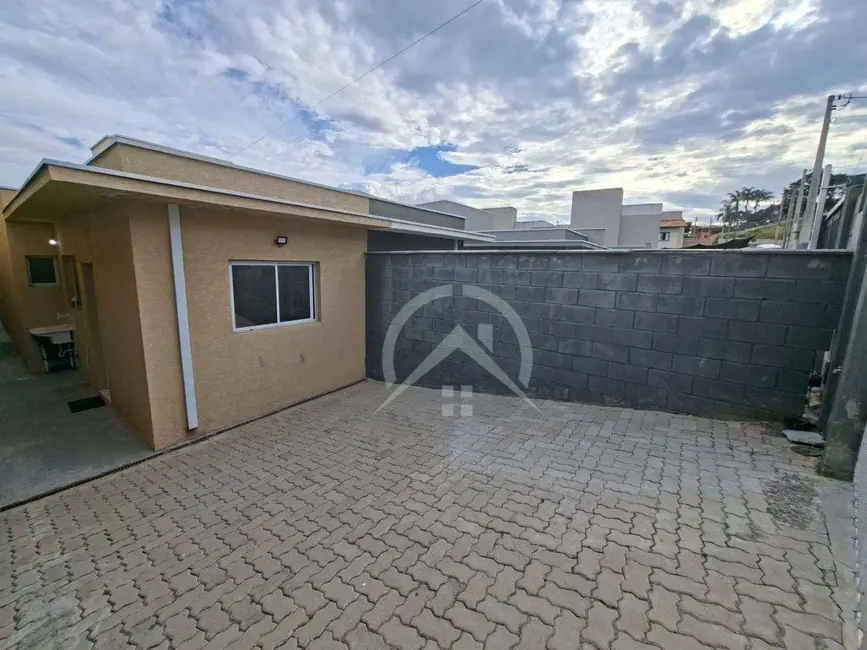 Casa com 2 quartos para alugar, 185m2 em Jardim Santo Antônio, Atibaia - SP - imagem 2 Foto 2 de Casa com 2 quartos para alugar, 185m2 em Jardim Santo Antônio, Atibaia - SP