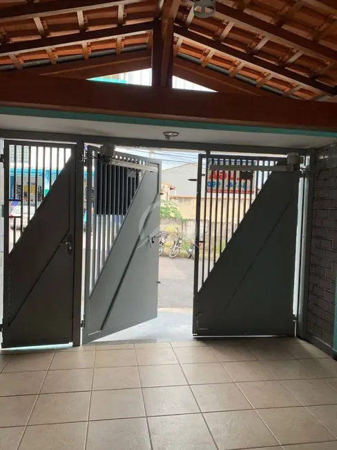 Casa com 2 quartos à venda e para alugar, 300m2 em Alvinópolis, Atibaia - SP - imagem 4 Foto 4 de Casa com 2 quartos à venda e para alugar, 300m2 em Alvinópolis, Atibaia - SP