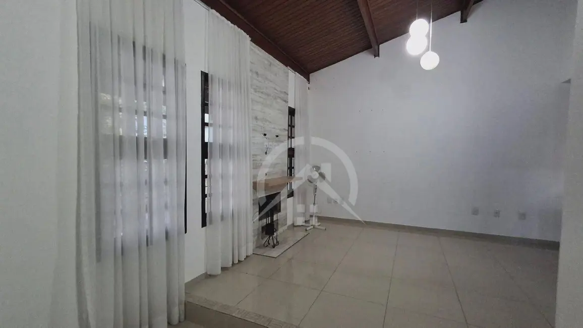 Foto 3 de Casa com 4 quartos à venda e para alugar, 300m2 em Jardim do Lago, Atibaia - SP