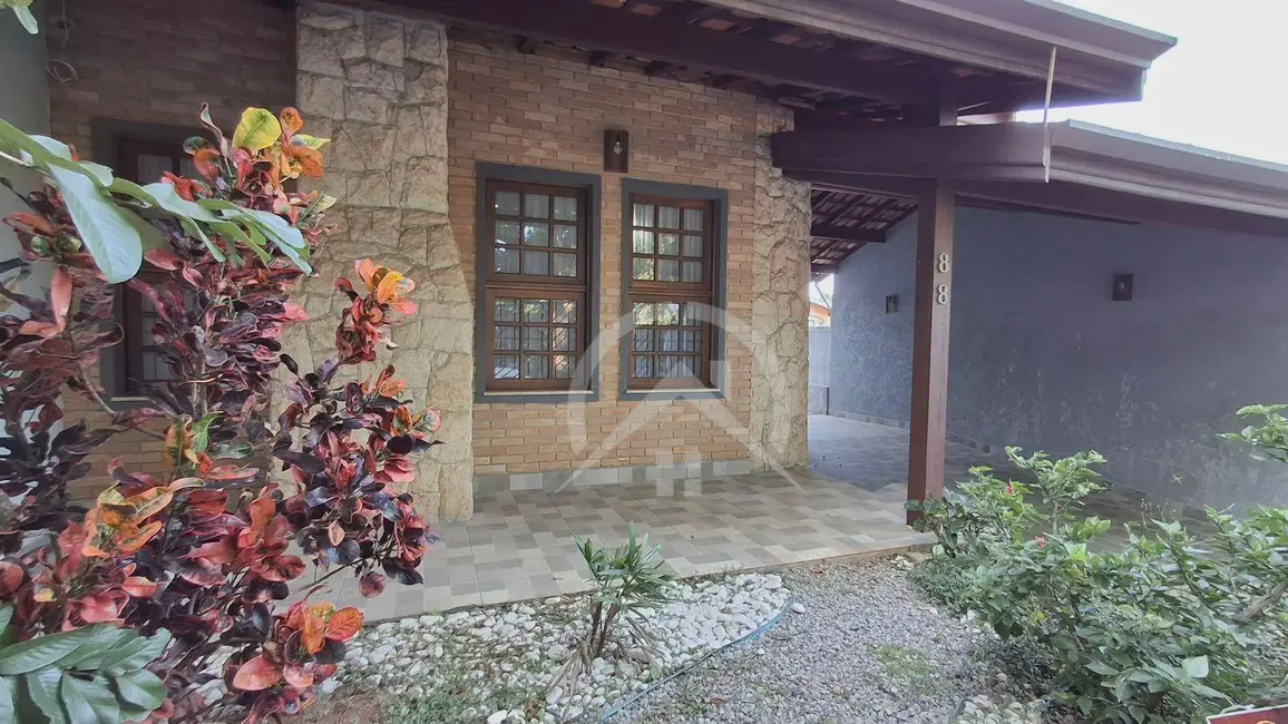 Foto 2 de Casa com 4 quartos à venda e para alugar, 300m2 em Jardim do Lago, Atibaia - SP