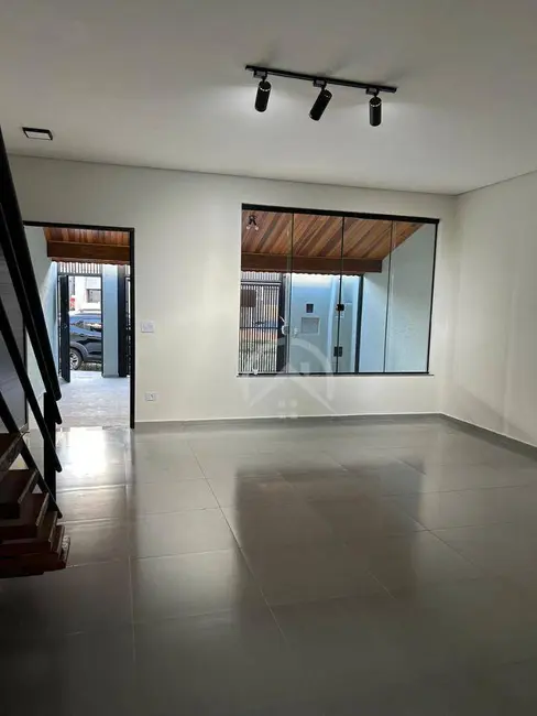 Sobrado com 4 quartos para alugar, 200m2 em Centro, Atibaia - SP - imagem 8 Foto 8 de Sobrado com 4 quartos para alugar, 200m2 em Centro, Atibaia - SP