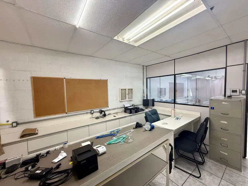 Foto 6 de Sala Comercial à venda e para alugar, 182m2 em Atibaia Jardim, Atibaia - SP