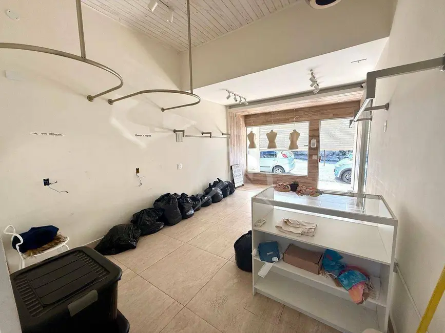 Foto 1 de Sala Comercial à venda e para alugar, 182m2 em Atibaia Jardim, Atibaia - SP