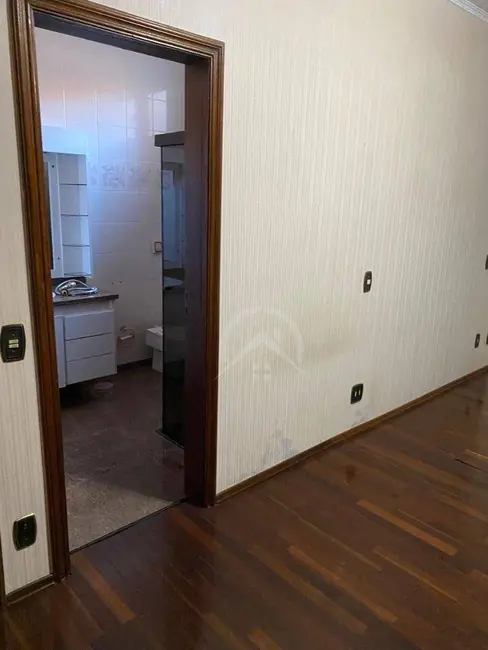 Casa com 3 quartos para alugar, 712m2 em Centro, Atibaia - SP - imagem 7 Foto 7 de Casa com 3 quartos para alugar, 712m2 em Centro, Atibaia - SP