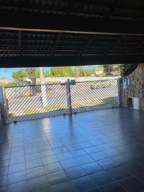 Casa com 3 quartos para alugar, 712m2 em Centro, Atibaia - SP - imagem 2 Foto 2 de Casa com 3 quartos para alugar, 712m2 em Centro, Atibaia - SP