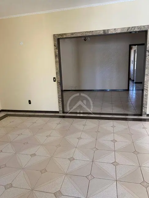Casa com 3 quartos para alugar, 712m2 em Centro, Atibaia - SP - imagem 4 Foto 4 de Casa com 3 quartos para alugar, 712m2 em Centro, Atibaia - SP