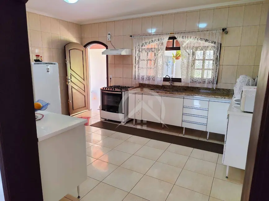 Chácara com 8 quartos à venda, 1390m2 em Piracaia - SP - imagem 4 Foto 4 de Chácara com 8 quartos à venda, 1390m2 em Piracaia - SP