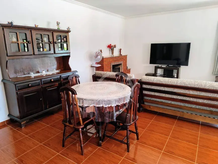 Chácara com 8 quartos à venda, 1390m2 em Piracaia - SP - imagem 5 Foto 5 de Chácara com 8 quartos à venda, 1390m2 em Piracaia - SP