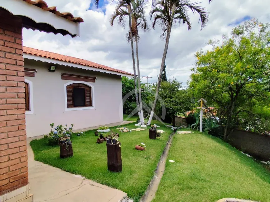 Chácara com 8 quartos à venda, 1390m2 em Piracaia - SP - imagem 8 Foto 8 de Chácara com 8 quartos à venda, 1390m2 em Piracaia - SP