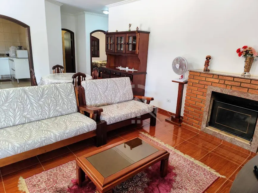 Chácara com 8 quartos à venda, 1390m2 em Piracaia - SP - imagem 7 Foto 7 de Chácara com 8 quartos à venda, 1390m2 em Piracaia - SP