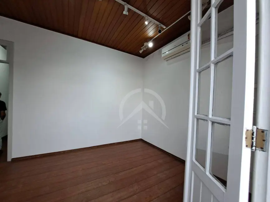 Sobrado para alugar, 200m2 em Centro, Atibaia - SP - imagem 3 Foto 3 de Sobrado para alugar, 200m2 em Centro, Atibaia - SP