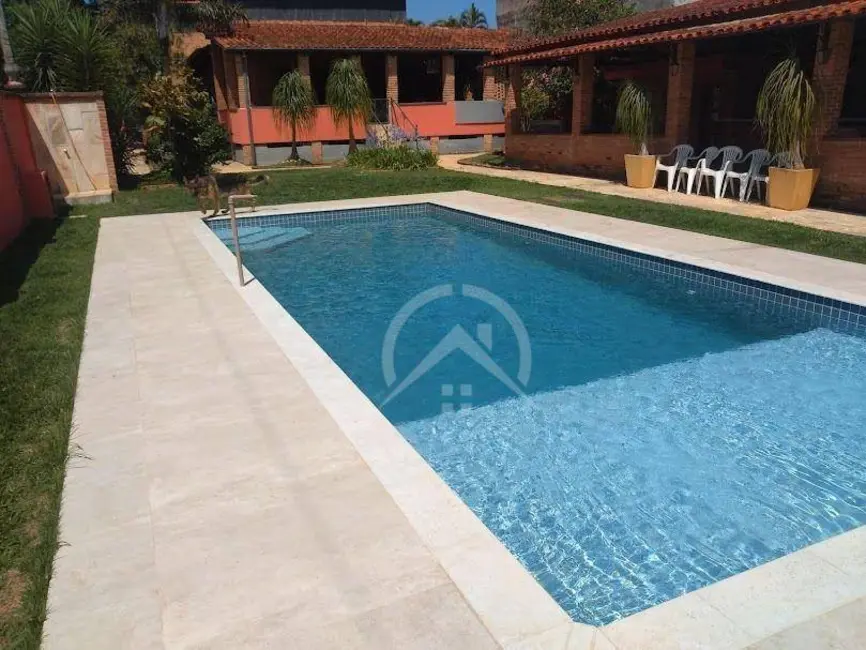 Foto 1 de Casa com 3 quartos à venda e para alugar, 1033m2 em Vila Petrópolis, Atibaia - SP