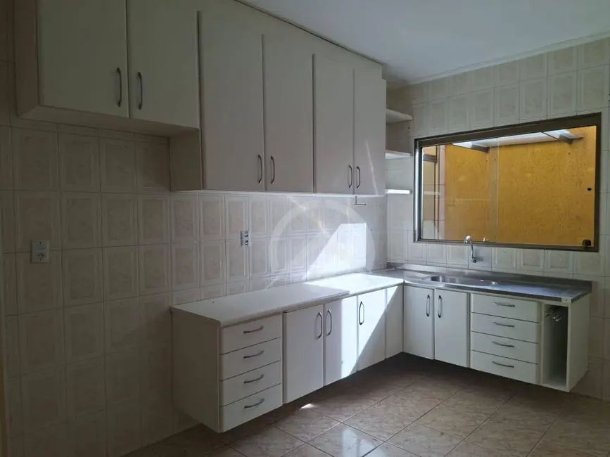 Casa com 3 quartos para alugar, 500m2 em Vila Rica, Atibaia - SP - imagem 1 Foto 1 de Casa com 3 quartos para alugar, 500m2 em Vila Rica, Atibaia - SP