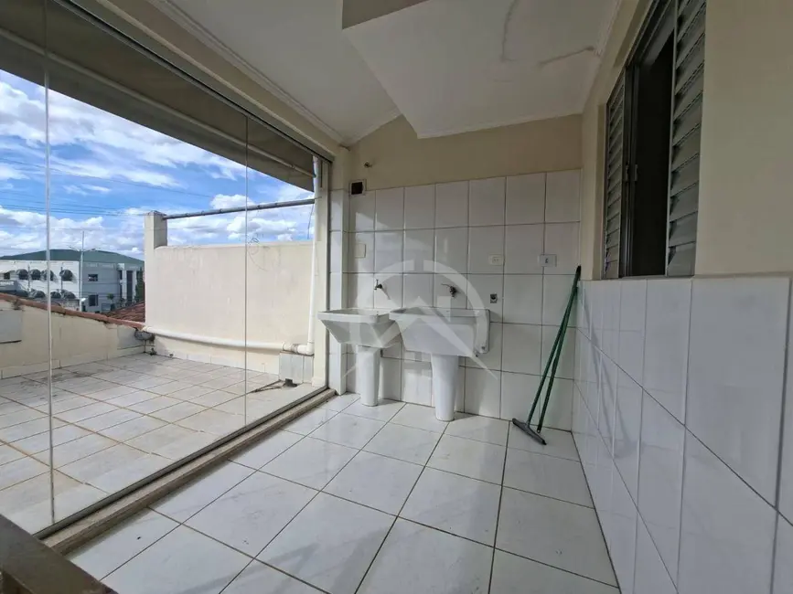 Casa com 3 quartos para alugar, 500m2 em Vila Rica, Atibaia - SP - imagem 2 Foto 2 de Casa com 3 quartos para alugar, 500m2 em Vila Rica, Atibaia - SP