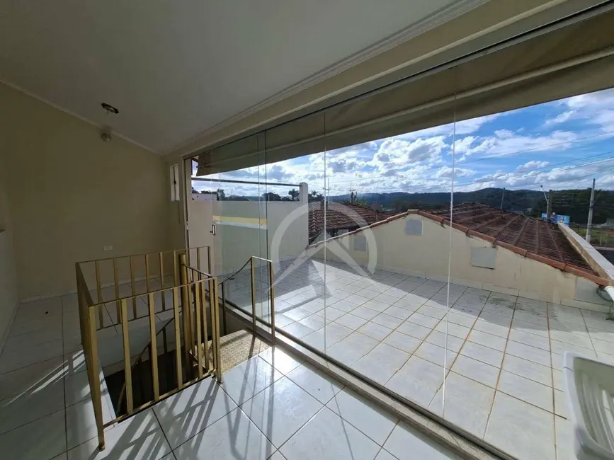 Casa com 3 quartos para alugar, 500m2 em Vila Rica, Atibaia - SP - imagem 4 Foto 4 de Casa com 3 quartos para alugar, 500m2 em Vila Rica, Atibaia - SP