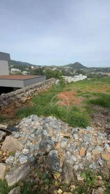 Foto 2 de Terreno / Lote à venda, 704m2 em Atibaia - SP