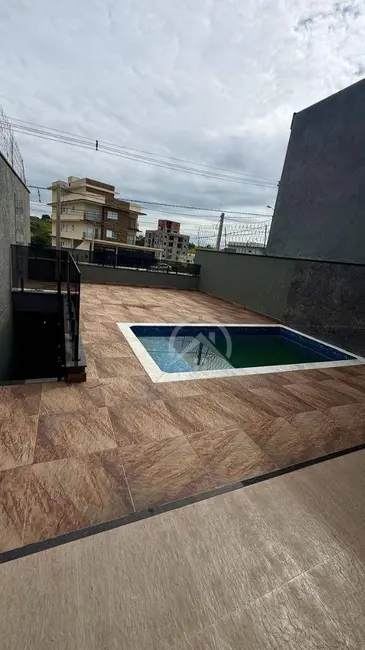Casa com 3 quartos à venda, 210m2 em Caetetuba, Atibaia - SP - imagem 2 Foto 2 de Casa com 3 quartos à venda, 210m2 em Caetetuba, Atibaia - SP