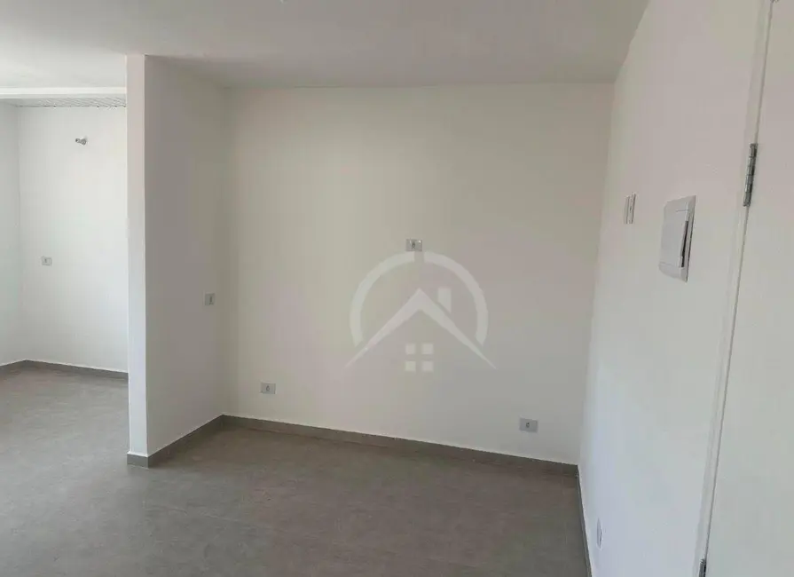 Foto 2 de Casa com 2 quartos para alugar, 60m2 em Centro, Atibaia - SP