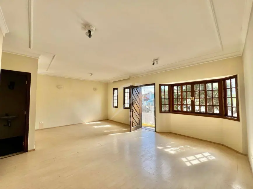 Foto 1 de Casa com 3 quartos à venda e para alugar, 250m2 em Atibaia Jardim, Atibaia - SP