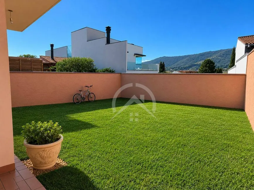 Sobrado com 4 quartos para alugar, 300m2 em Vila Petrópolis, Atibaia - SP - imagem 5 Foto 5 de Sobrado com 4 quartos para alugar, 300m2 em Vila Petrópolis, Atibaia - SP