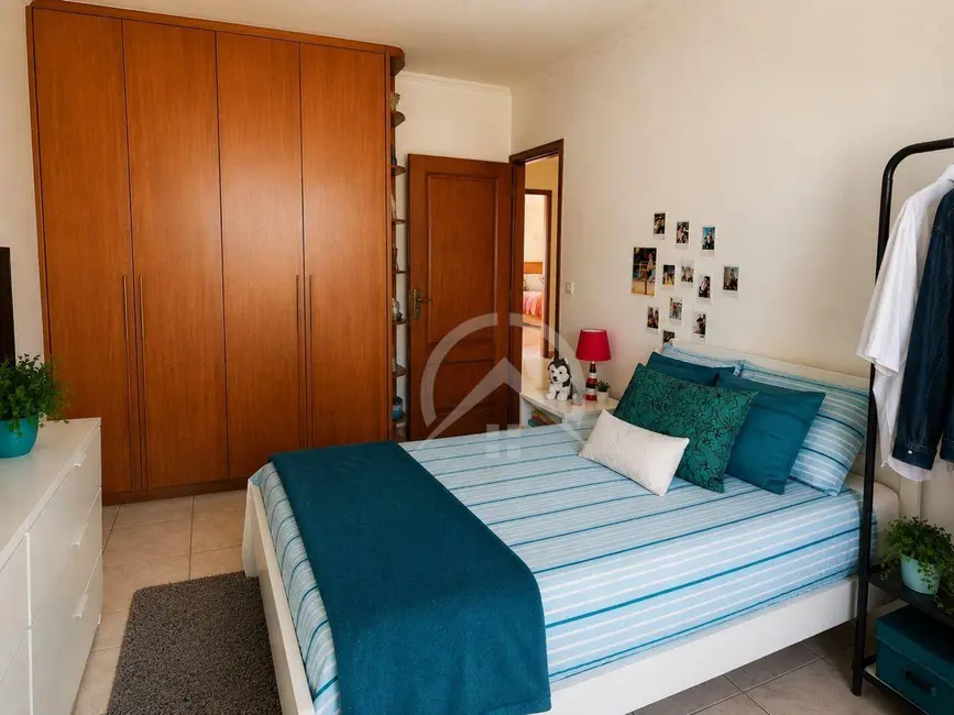 Sobrado com 4 quartos para alugar, 300m2 em Vila Petrópolis, Atibaia - SP - imagem 6 Foto 6 de Sobrado com 4 quartos para alugar, 300m2 em Vila Petrópolis, Atibaia - SP