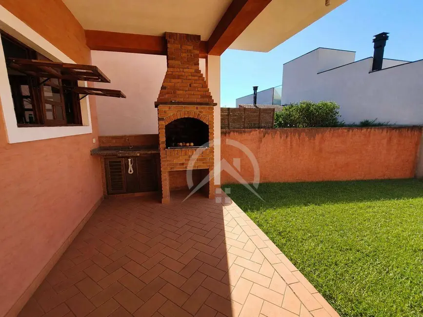 Sobrado com 4 quartos para alugar, 300m2 em Vila Petrópolis, Atibaia - SP - imagem 3 Foto 3 de Sobrado com 4 quartos para alugar, 300m2 em Vila Petrópolis, Atibaia - SP