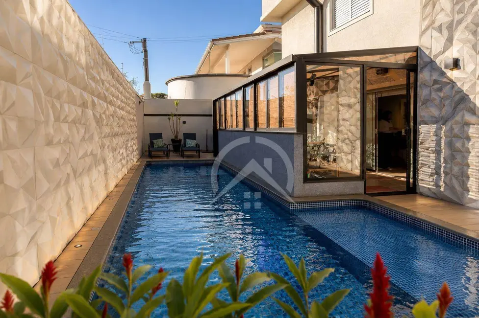 Foto 1 de Sobrado com 3 quartos à venda, 220m2 em Vila Petrópolis, Atibaia - SP