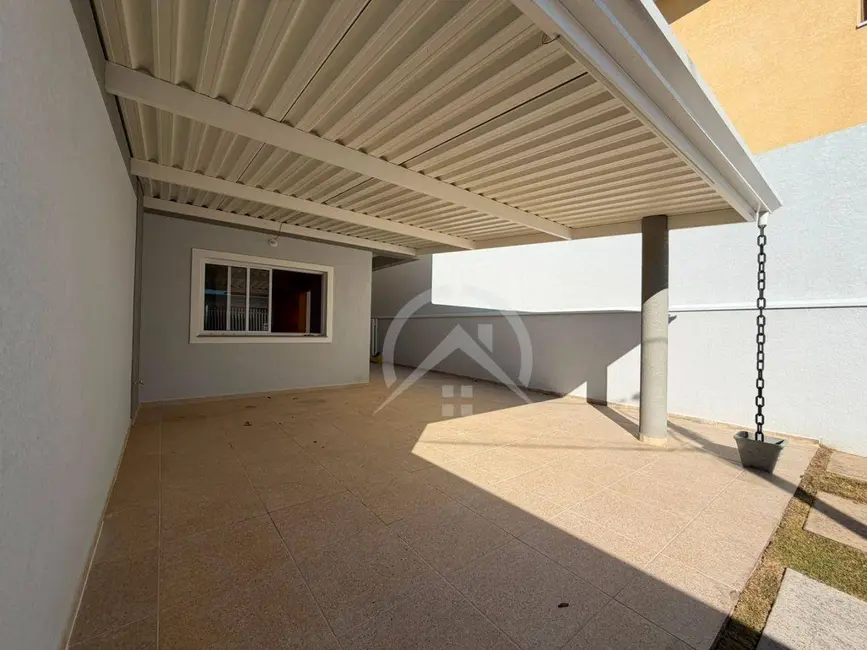 Casa com 3 quartos para alugar, 250m2 em Jardim dos Pinheiros, Atibaia - SP - imagem 1 Foto 1 de Casa com 3 quartos para alugar, 250m2 em Jardim dos Pinheiros, Atibaia - SP