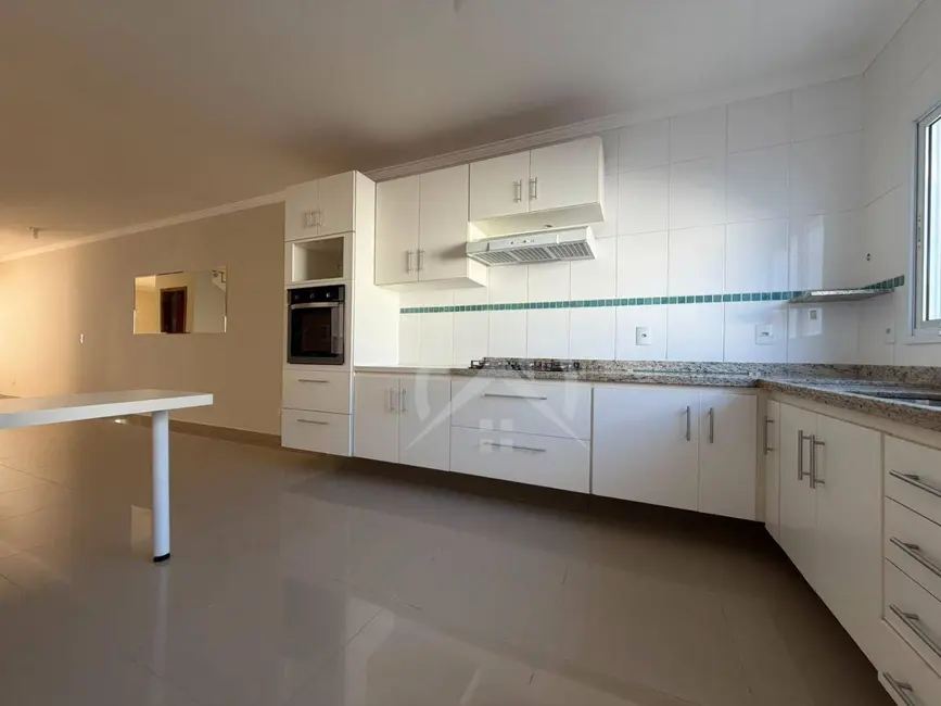 Casa com 3 quartos para alugar, 250m2 em Jardim dos Pinheiros, Atibaia - SP - imagem 3 Foto 3 de Casa com 3 quartos para alugar, 250m2 em Jardim dos Pinheiros, Atibaia - SP