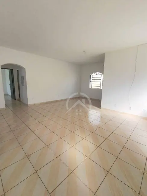 Foto 4 de Casa com 2 quartos para alugar, 600m2 em Jardim Imperial, Atibaia - SP