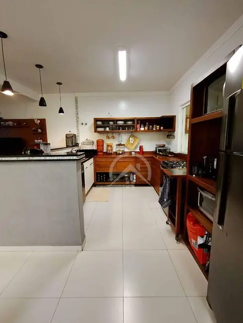 Foto 7 de Sobrado com 3 quartos para alugar, 208m2 em Nova Gardênia, Atibaia - SP